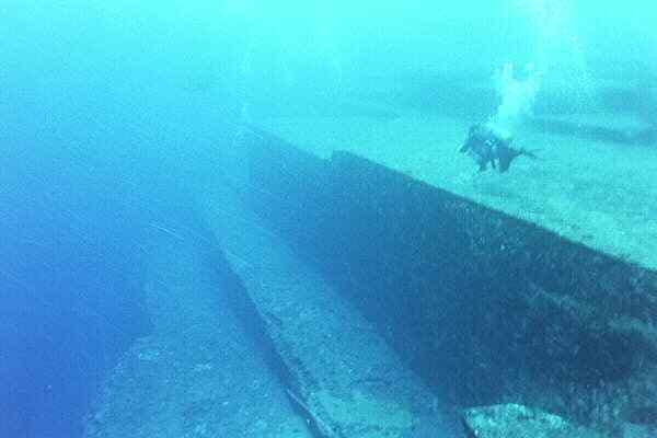 an image of the underwater structure at Yonaguni Jima