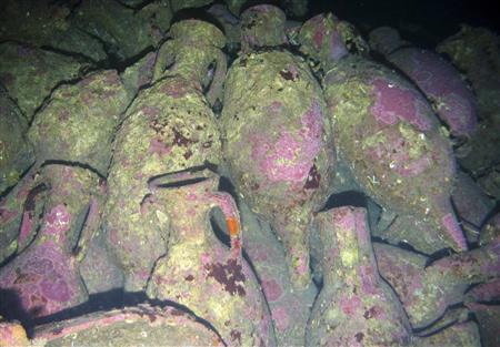 an image showing Amphorae from a Roman shipwreck are seen on the seabed near the island of Ventotene in a June 19, 2009 file photo, which is also a clickable link direct to The Reuters story