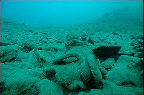 an image of one of more than 30 Illyrian boats fully laden with Roman amphorae, which is also a clickable link to the Southeast European Times story