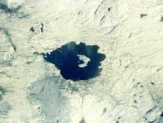 an image/link of the impact crater at Mistastin, Canada, it is also a link to the NASA Johnson Space Center website where more information on this crater is available if you click the image
