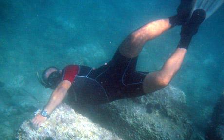 an image showing a diver at the underwater ruins of a lost city found off the coast of Montenegro, which is also a clickable link direct to The Daily Telegraph story