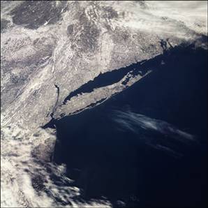 an image of the Atlantic Ocean off New York and Manhattan Island which is also a direct link to the full MSNBC News story about the new discovery that an asteroid impact in the Atlantic Ocean may have caused a massive tsunami that engulfed what is now New York City.