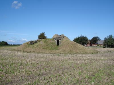 an image showing the the 'Nordenhoj' passage grave at Kaerby near Kalundborg in Denmark, which is also a clickable link directly to the EurekAlert story