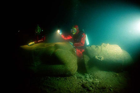an image of one of the 16-foot statues found underwater at Thonis-Heracleion off the coast of Egypt, which is also a clickable link to the Irish Mirror story